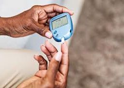 Person's hand reaching for a glass of water, emphasizing the diabetes warning signs related to excessive thirst.